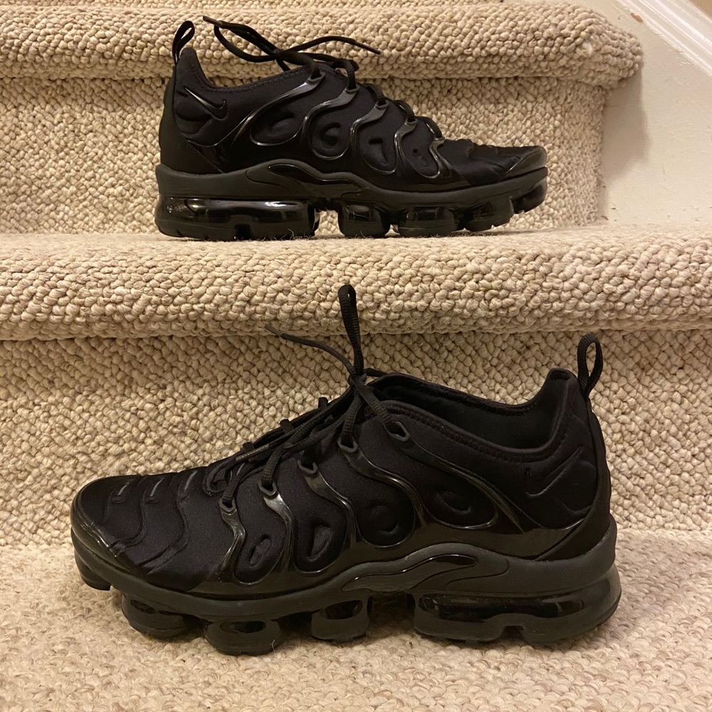 Black Nike Vapor Max Plus.